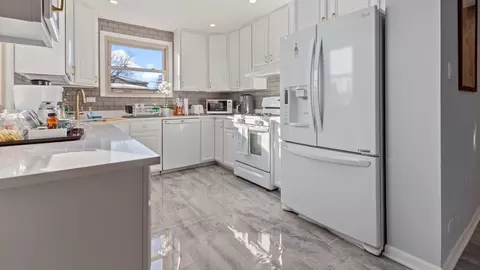 Kitchen - 4323 Mann St, Oak Forest, IL 60452 photo 2 of 2