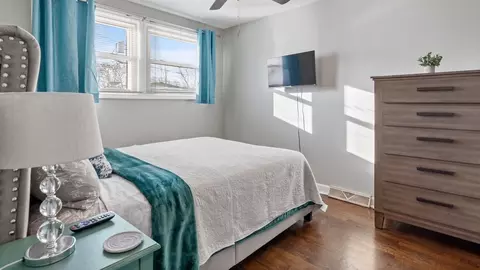Bedroom - 4323 Mann St, Oak Forest, IL 60452 photo 1 of 3