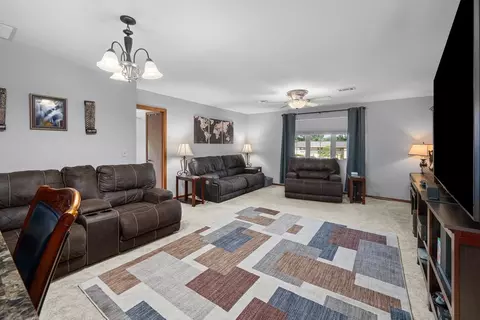 Living - 920 17th St #34, Moline, IL 61265 photo 2 of 2