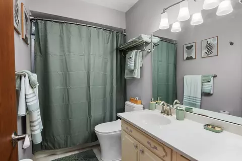 Bath - 920 17th St #34, Moline, IL 61265 photo 2 of 2