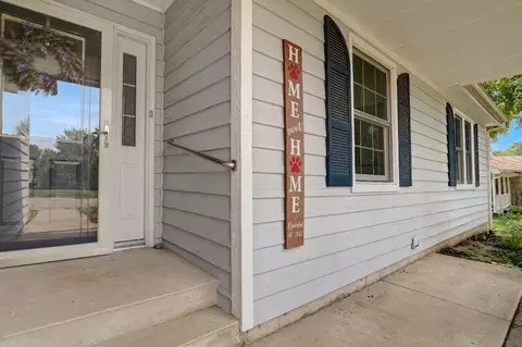Exterior - 1612 N Leonard Ave, Mchenry, IL 60050 photo 3 of 7