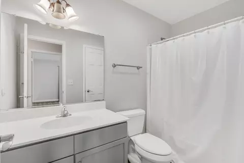 Bath - 1612 N Leonard Ave, Mchenry, IL 60050 photo 3 of 4