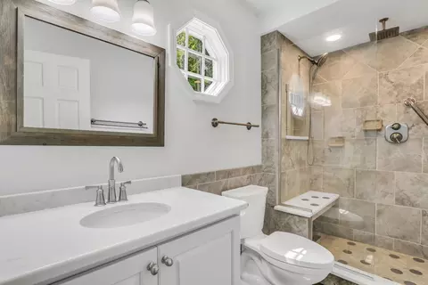 Bath - 1612 N Leonard Ave, Mchenry, IL 60050 photo 1 of 4