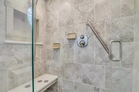 Bath - 1612 N Leonard Ave, Mchenry, IL 60050 photo 2 of 4