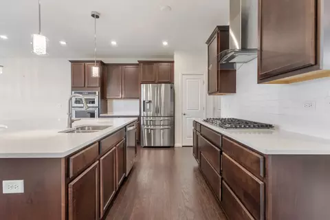 Kitchen - 483 Watercress Dr, Aurora, IL 60504 photo 4 of 5