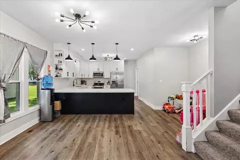 Entry Way - 619 S Myrtle Ave, Kankakee, IL 60901 photo 1 of 3