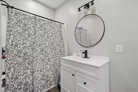 Bath - 619 S Myrtle Ave, Kankakee, IL 60901 photo 3 of 3