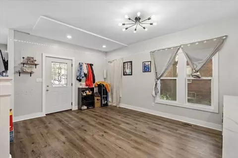 Entry Way - 619 S Myrtle Ave, Kankakee, IL 60901 photo 2 of 3