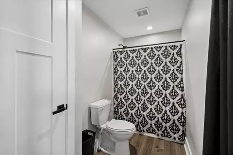 Bath - 619 S Myrtle Ave, Kankakee, IL 60901 photo 2 of 3