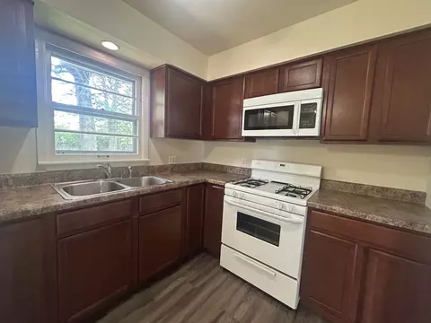 Kitchen - 2104 Devon Ave, Loves Park, IL 61111 photo 2 of 2