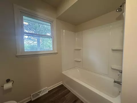 Bath - 2104 Devon Ave, Loves Park, IL 61111 photo 2 of 2