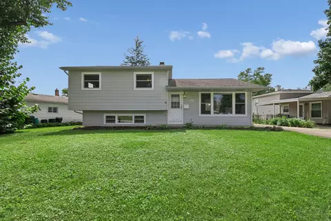 328 N Greenview Ave, Mundelein, IL 60060