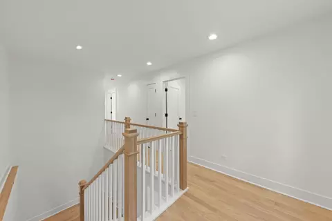 Entry Way - 118 N President St, Wheaton, IL 60187 photo 3 of 5
