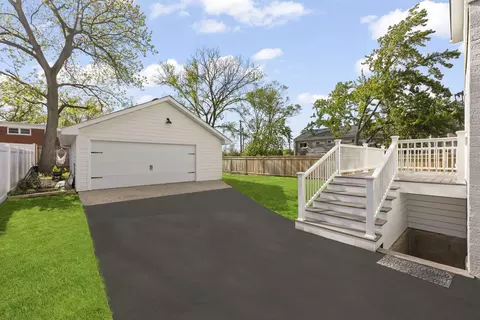 Exterior - 118 N President St, Wheaton, IL 60187 photo 3 of 4