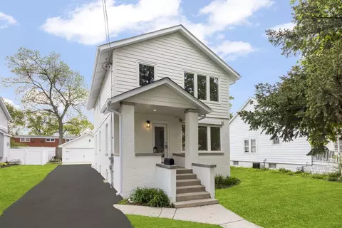 Exterior - 118 N President St, Wheaton, IL 60187 photo 2 of 4