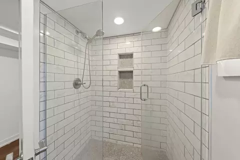 Bath - 118 N President St, Wheaton, IL 60187 photo 8 of 8