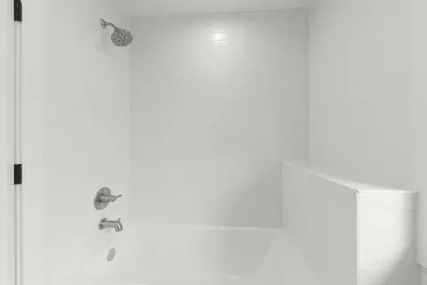 Bath - 118 N President St, Wheaton, IL 60187 photo 6 of 8