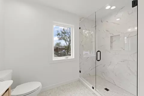 Bath - 118 N President St, Wheaton, IL 60187 photo 4 of 8