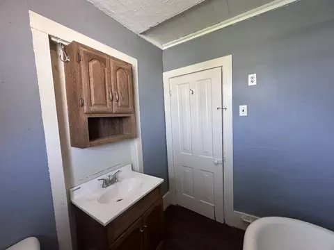 Bath - 514 E Main St, Hoopeston, IL 60942 photo 3 of 3