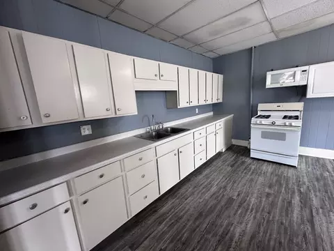 Kitchen - 514 E Main St, Hoopeston, IL 60942 photo 2 of 5