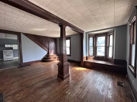 Living - 514 E Main St, Hoopeston, IL 60942 photo 2 of 3