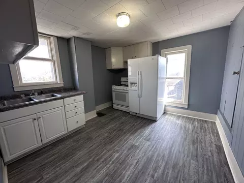 Kitchen - 514 E Main St, Hoopeston, IL 60942 photo 4 of 5