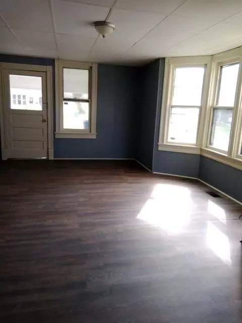 Living - 514 E Main St, Hoopeston, IL 60942 photo 1 of 3