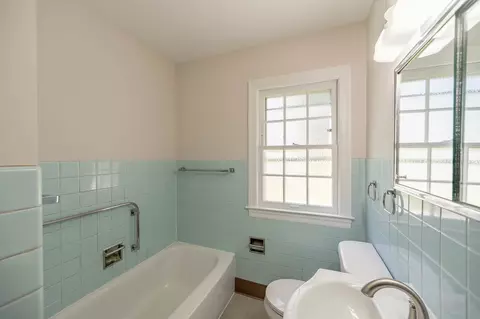 Bath - 693 Enterprise St, Elgin, IL 60120 photo 1 of 1