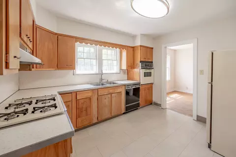 Kitchen - 693 Enterprise St, Elgin, IL 60120 photo 2 of 2