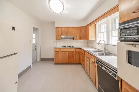 Kitchen - 693 Enterprise St, Elgin, IL 60120 photo 1 of 2