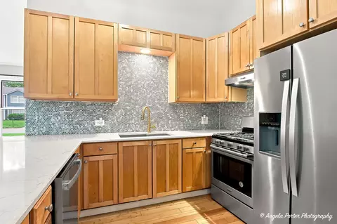 Kitchen - 205 Chaparral Cir, Elgin, IL 60120 photo 2 of 6