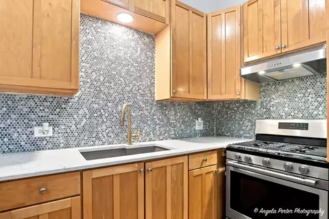 Kitchen - 205 Chaparral Cir, Elgin, IL 60120 photo 5 of 6