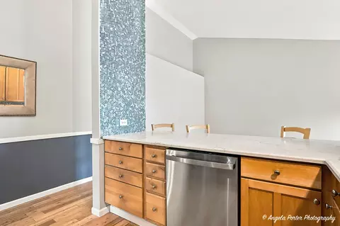 Kitchen - 205 Chaparral Cir, Elgin, IL 60120 photo 3 of 6