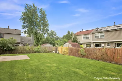Exterior - 205 Chaparral Cir, Elgin, IL 60120 photo 5 of 7