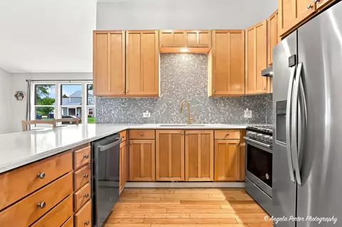 Kitchen - 205 Chaparral Cir, Elgin, IL 60120 photo 6 of 6