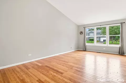 Living - 205 Chaparral Cir, Elgin, IL 60120 photo 4 of 4