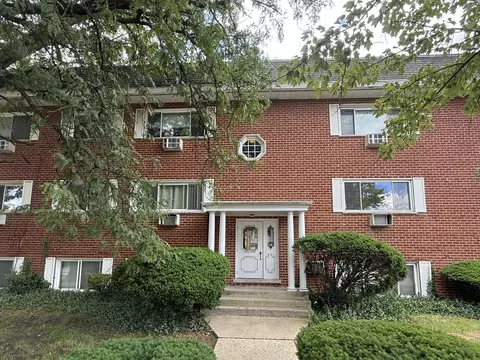 727 S Maple Ave #302, Oak Park, IL 60304
