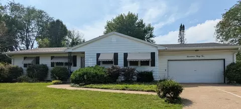 1732 Monterey Ct, Bettendorf, IA 52722