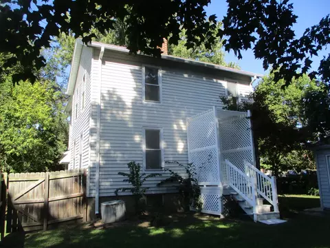 Exterior - 151 Jones St, Ottawa, IL 61350 photo 4 of 6