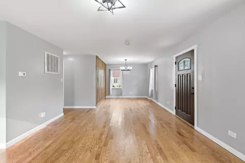 Living - 3632 Blackstone Ave, Markham, IL 60428 photo 5 of 7