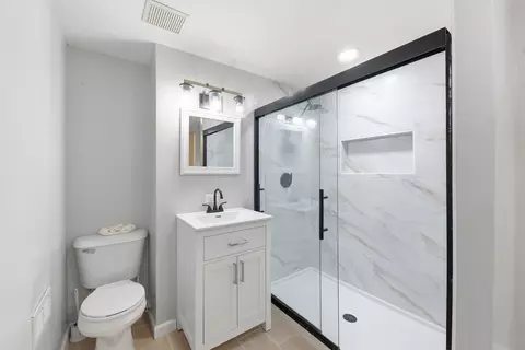 Bath - 3632 Blackstone Ave, Markham, IL 60428 photo 2 of 2