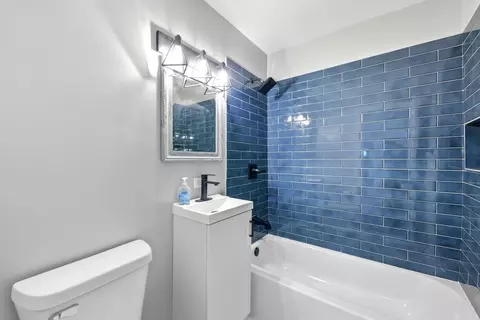Bath - 3632 Blackstone Ave, Markham, IL 60428 photo 1 of 2