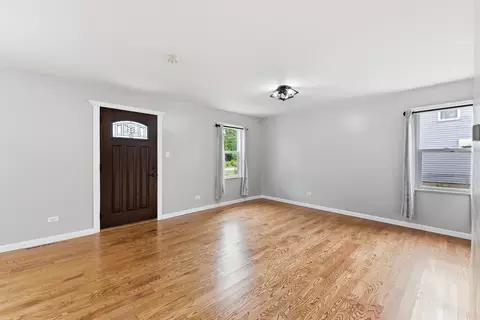 Living - 3632 Blackstone Ave, Markham, IL 60428 photo 4 of 7