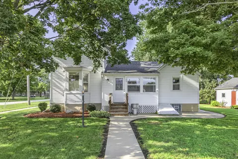 100 Burlington St, Somonauk, IL 60552