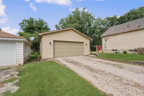 Exterior - 306 Ethel St, Saint Joseph, IL 61873 photo 4 of 11