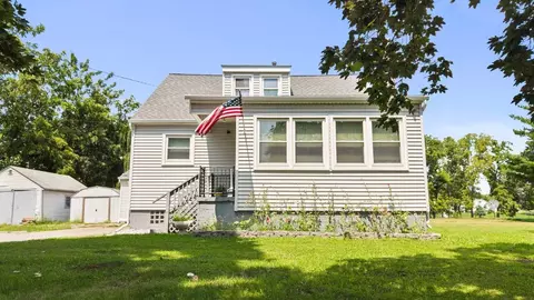 11434 140th Street Pl, Davenport, IA 52804