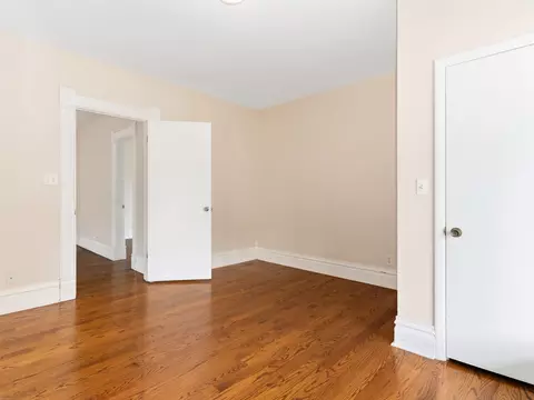 Bedroom - 642 E Chicago St, Elgin, IL 60120 photo 1 of 7
