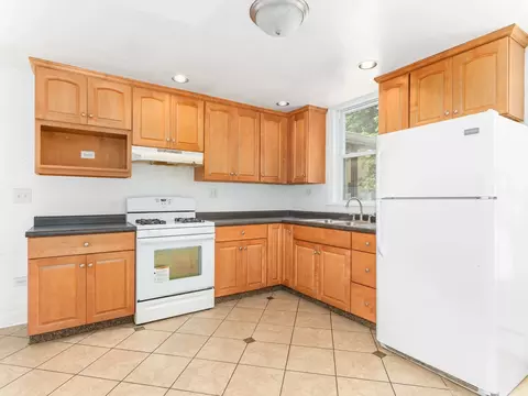 Kitchen - 642 E Chicago St, Elgin, IL 60120 photo 1 of 7