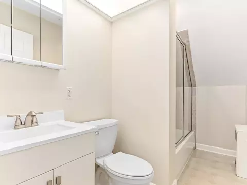 Bath - 642 E Chicago St, Elgin, IL 60120 photo 2 of 3