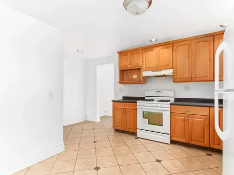 Kitchen - 642 E Chicago St, Elgin, IL 60120 photo 2 of 7